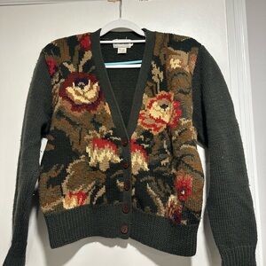 Vintage JH Collectibles 100% Wool Sz:M Vneck Dark Green Floral cardigan sweater.